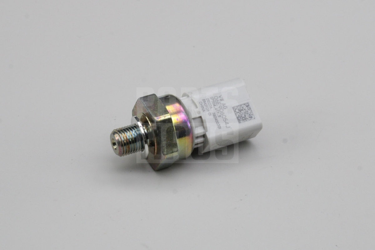 VW Audi 2.5 3.0 4.0 TFSI 3.0 TDI engine oil pressure sensor 06E906054J