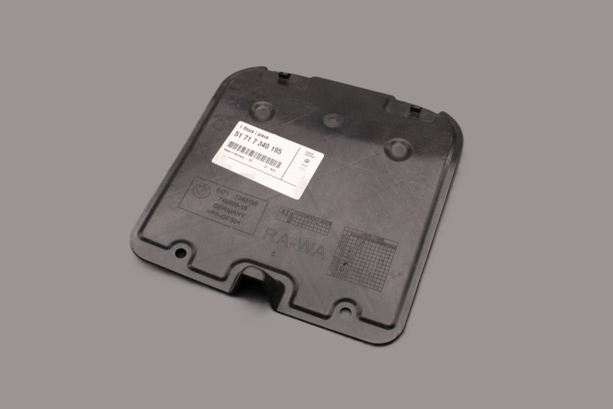 BMW 5" G30 G31 6" 7" 8" front wheel arch access cover panel 51717340195, view 1