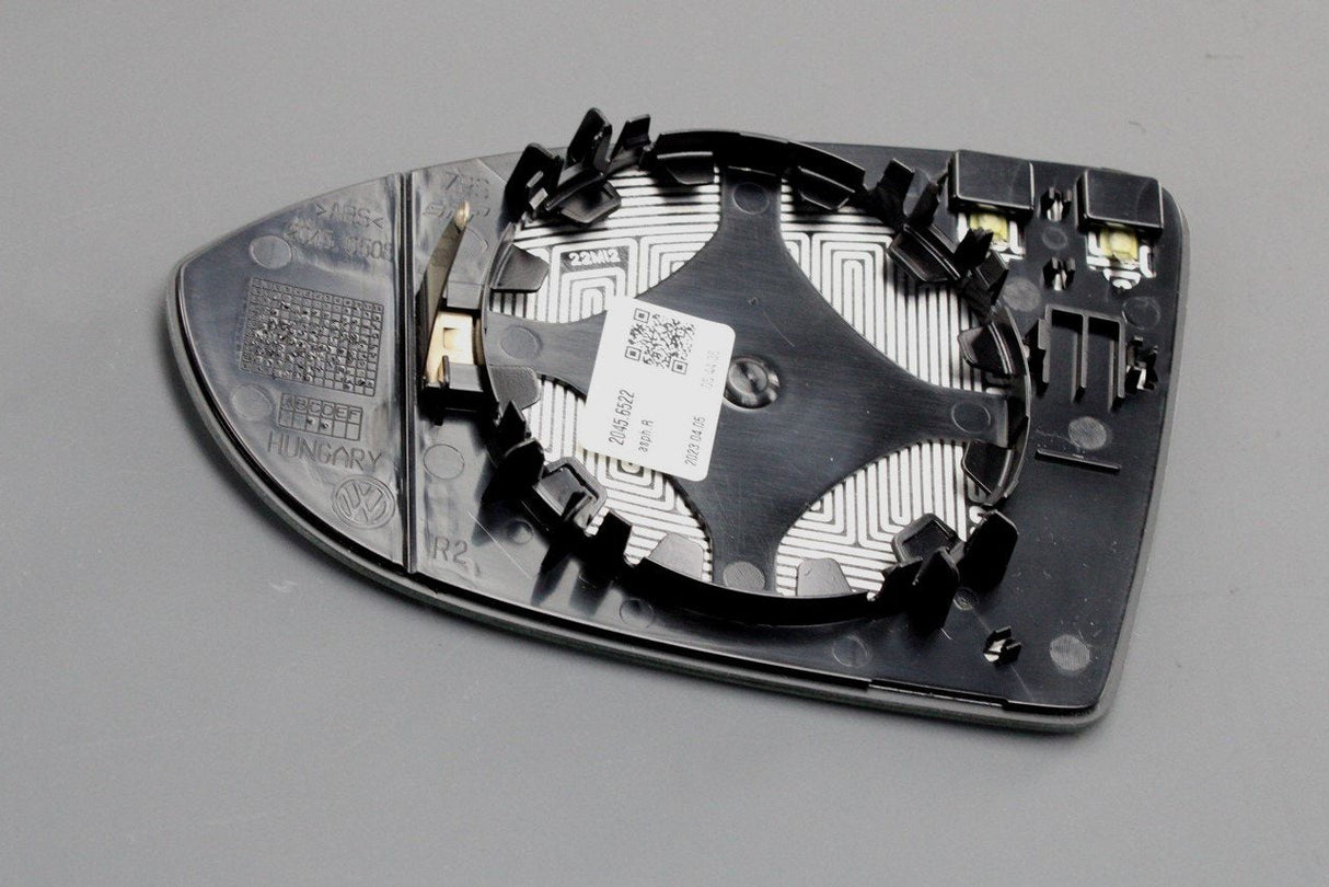 VW Arteon 17-on Passat B8 15-on wing mirror glass (right) 3G0857522A