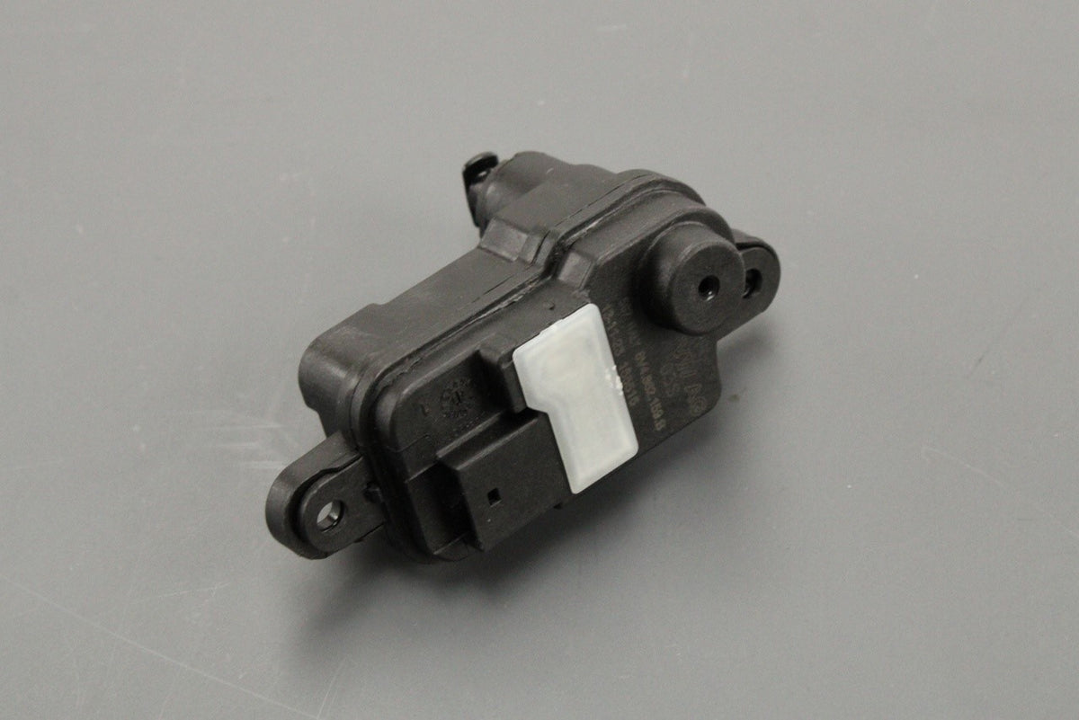 VW Audi Skoda SEAT fuel filler flap door actuator (PHEV) 8V4862159B, view 1