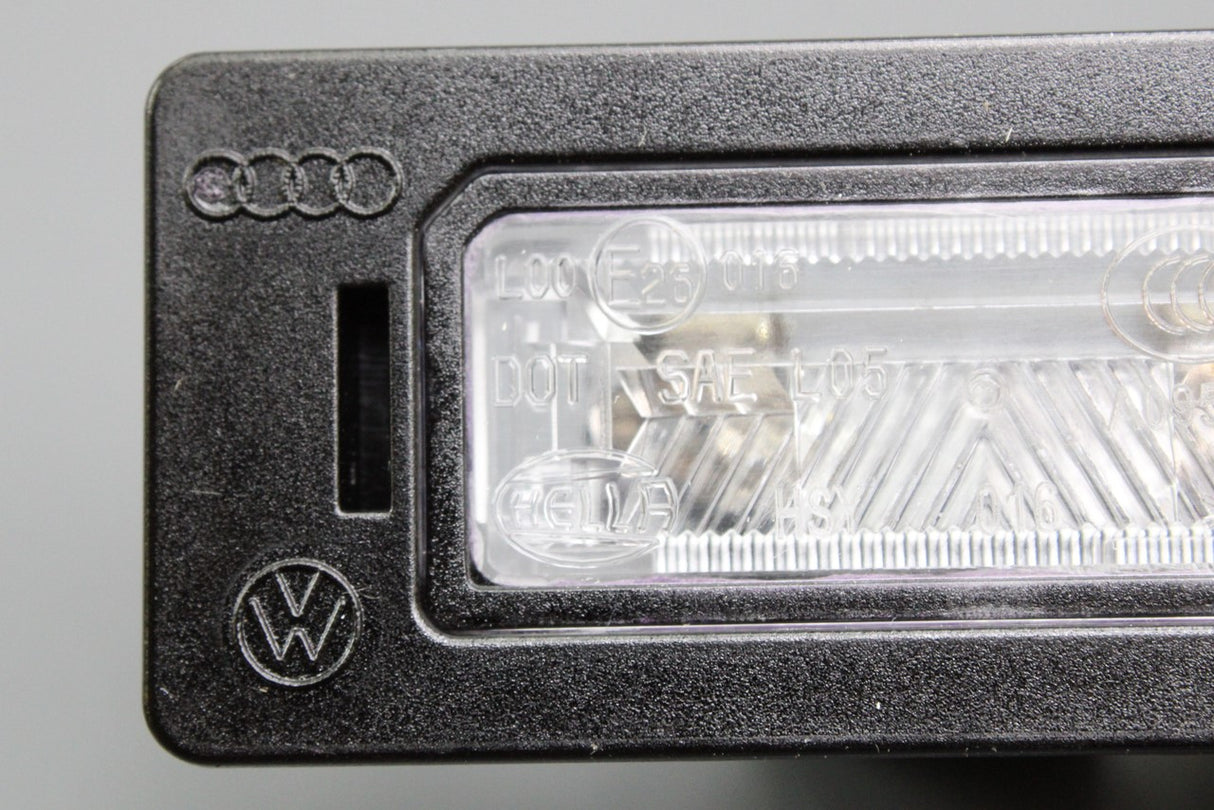 VW Passat B6 Audi TT TTS TTRS Skoda number plate light (x1) 8T0943021A