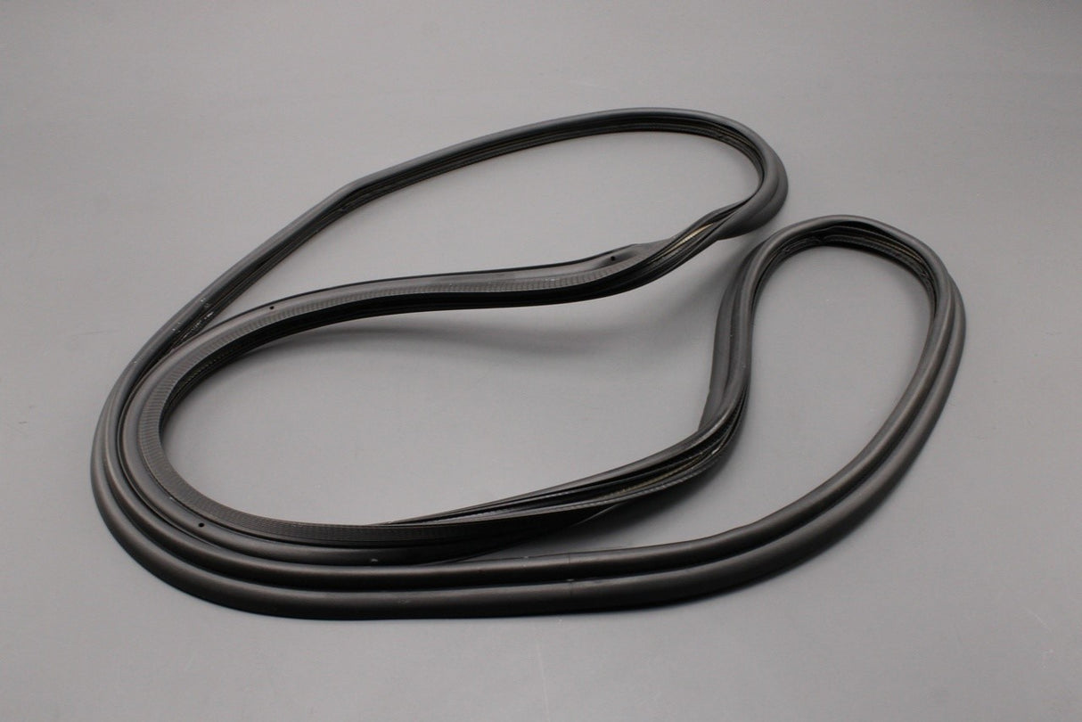 Land Rover Discovery Sport 2015-on tailgate boot lid seal LR178744