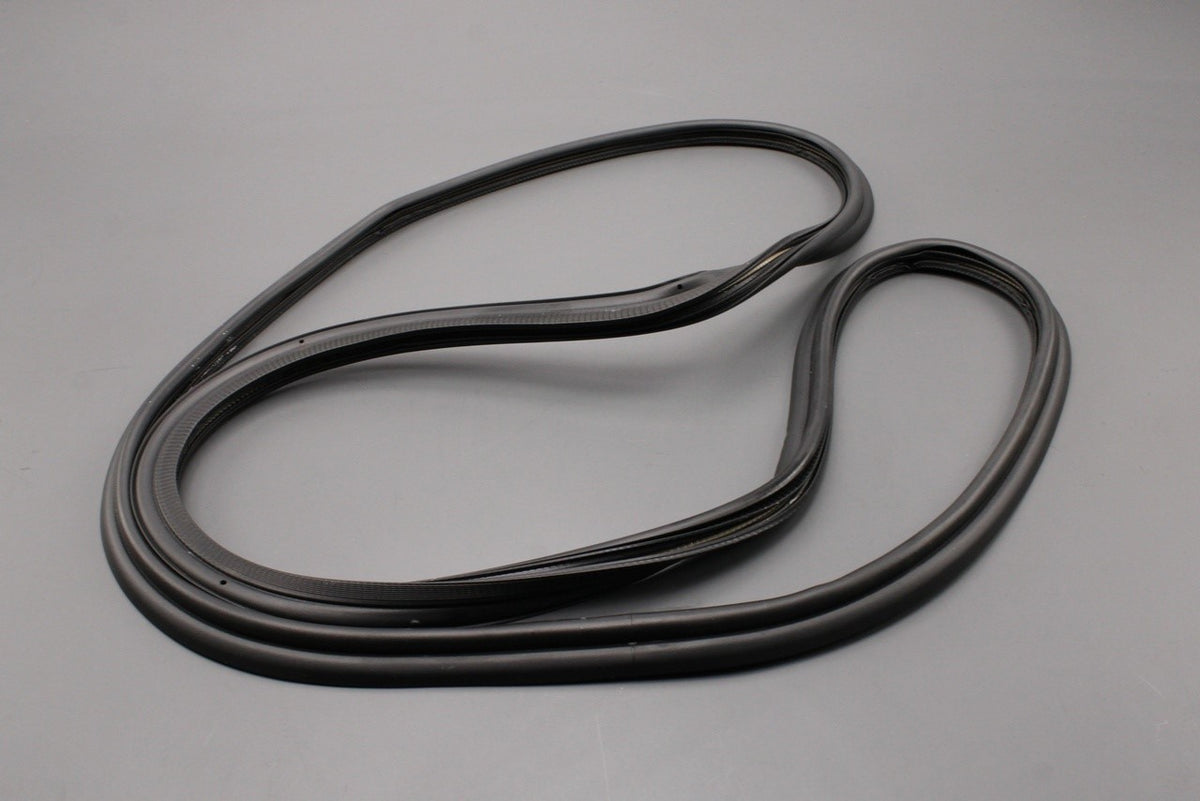 Land Rover Discovery Sport 2015-on tailgate boot lid seal LR178744, view 1