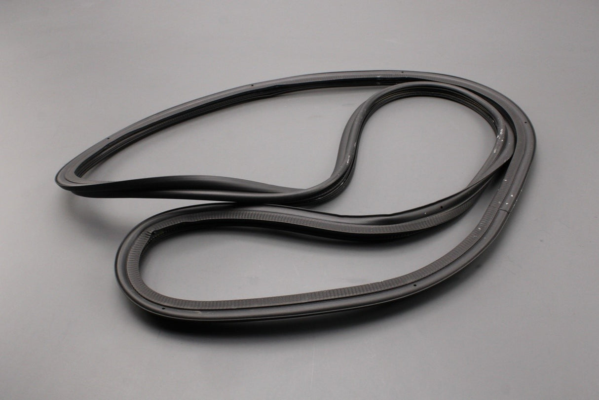 Land Rover Discovery Sport 2015-on tailgate boot lid seal LR178744