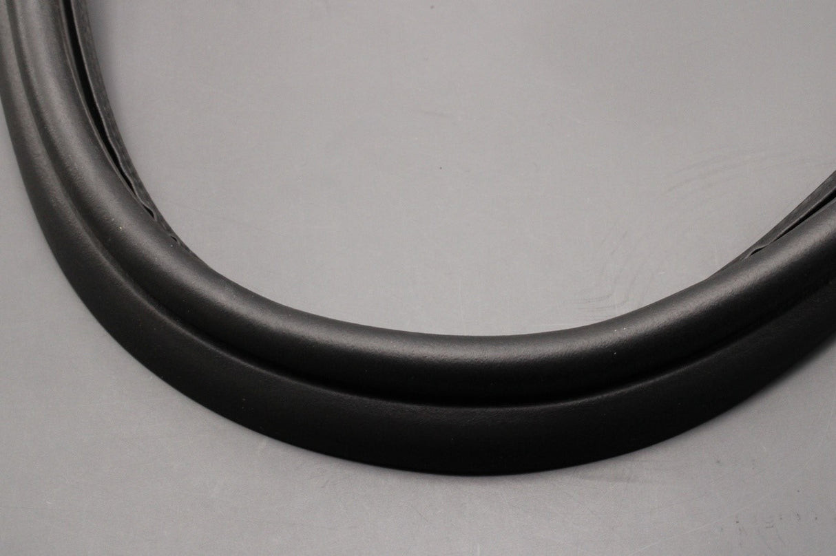 Land Rover Discovery Sport 2015-on tailgate boot lid seal LR178744
