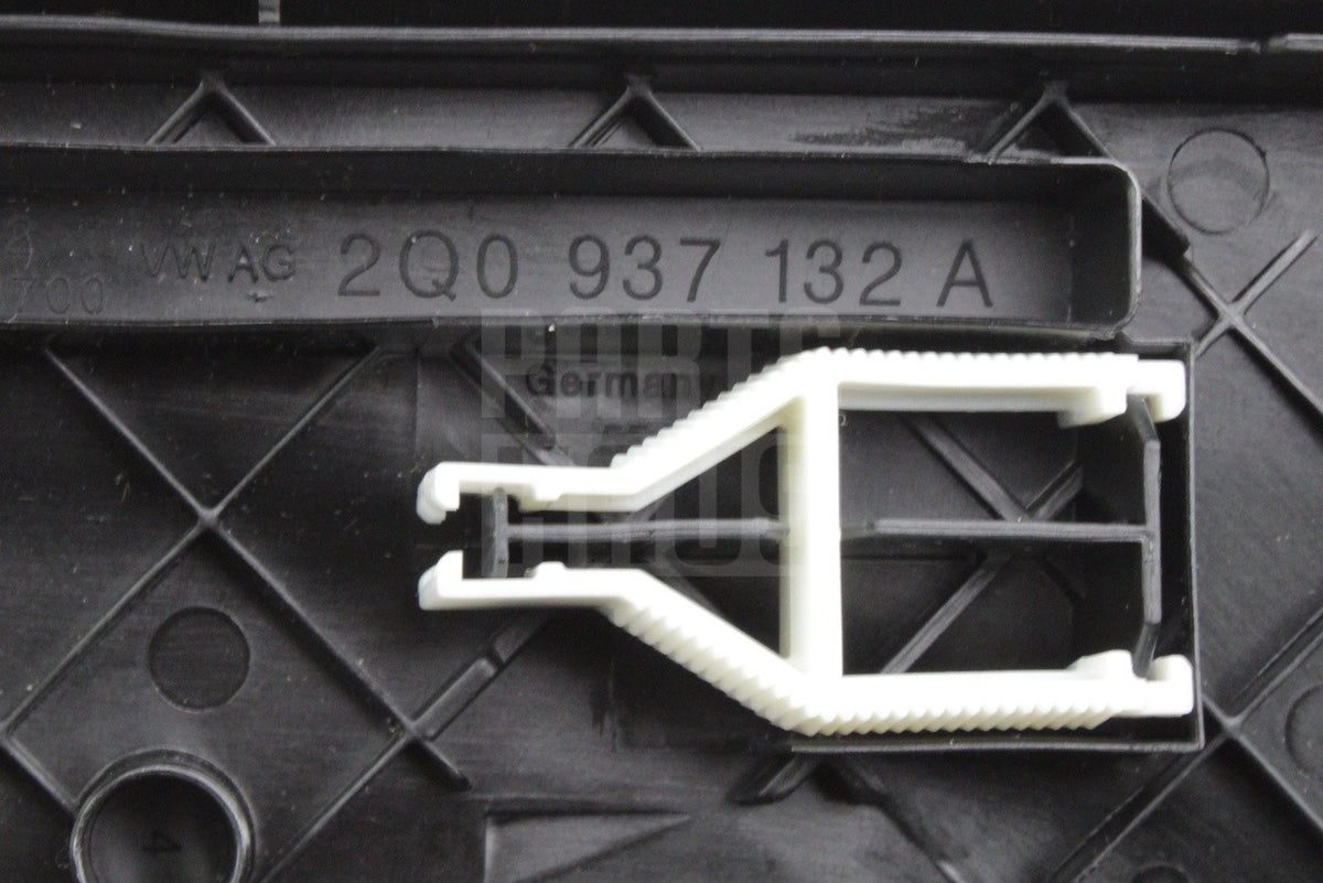 VW Polo AW Audi A1 Skoda Fabia SEAT Ibiza fuse box cover lid 2Q0937132A