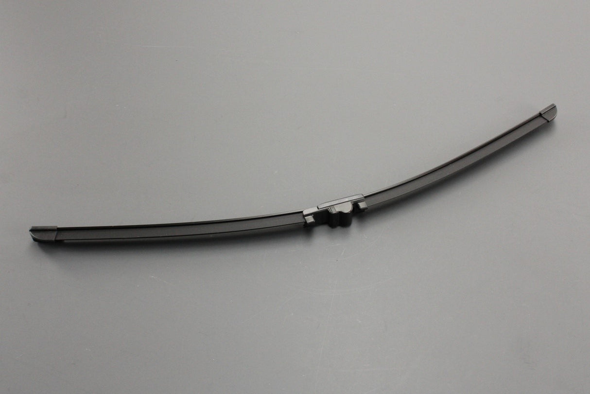 VW Phaeton 2002-16 RHD wiper blade (front right) 3D2955426A