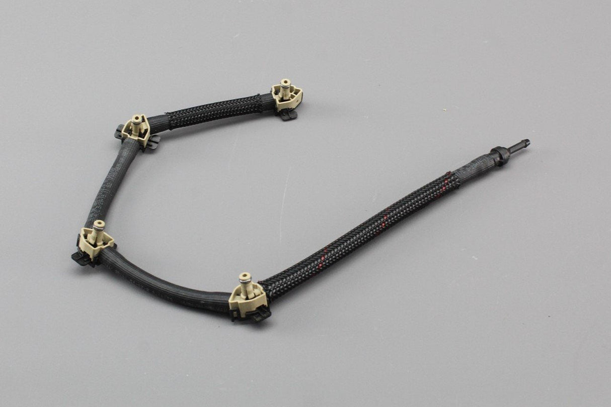 VW Golf Audi A3 A4 Q5 2.0 TDI injector fuel return line 04L130235G