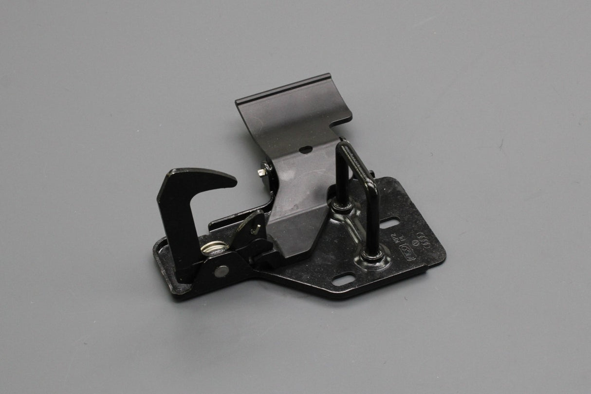 Audi Q7 2010-2015 bonnet catch hook 4L0823480A