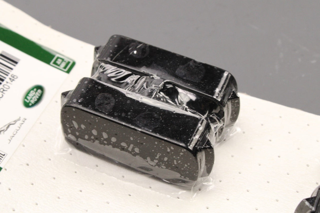 Land Rover Discovery Sport 2015-on roof rails trim kit (black) VPLCR0146