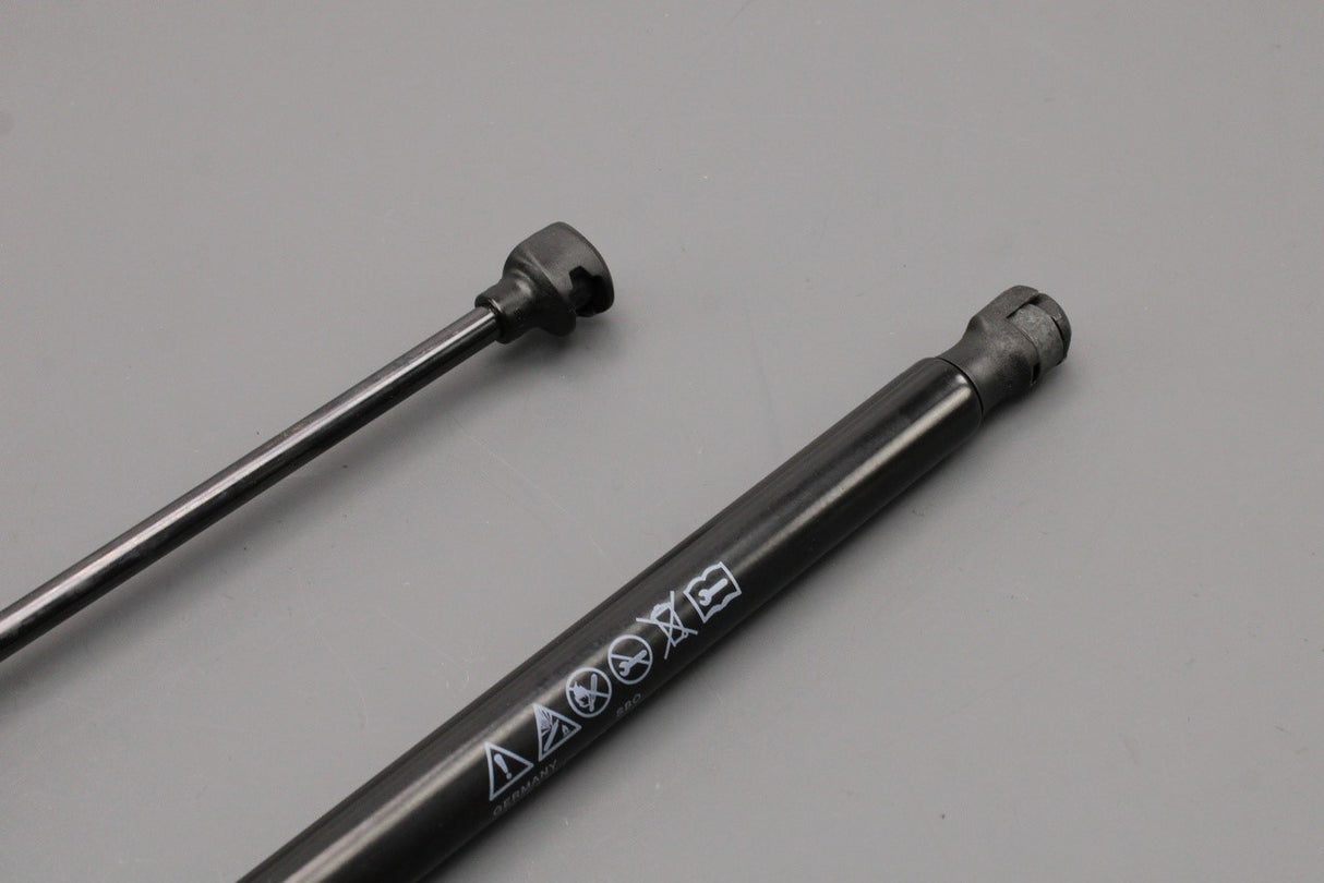 Audi TT TTS TTRS 2015-on boot lid tailgate gas struts (x2) 8S8827552D
