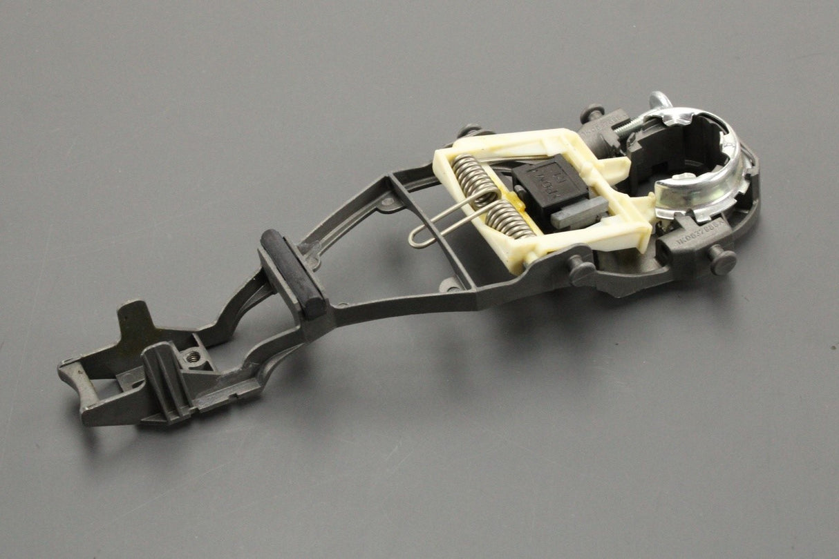 VW Golf MK5 MK6 Jetta front door lock support mount (right) 1K0837886A