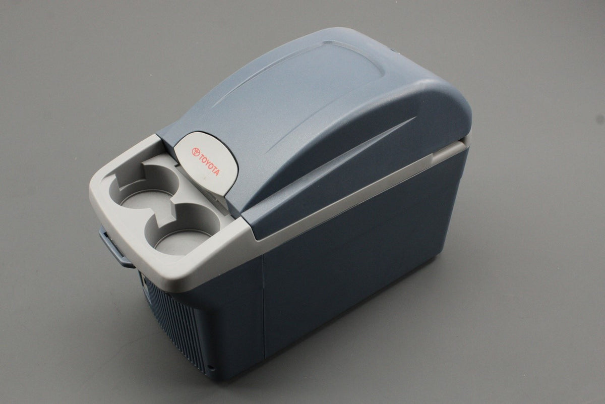 Toyota 12V slim-line cool box (7.5 litre) PZ006-06001, view 1