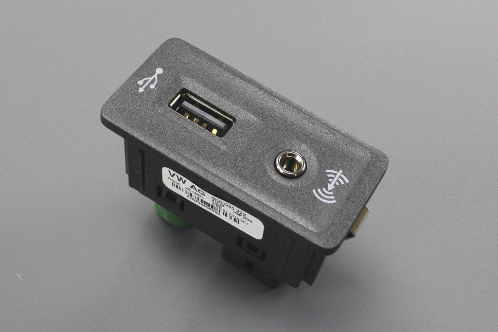 VW SEAT connection for USB and AUX-IN input port socket 5G0035222, view 1