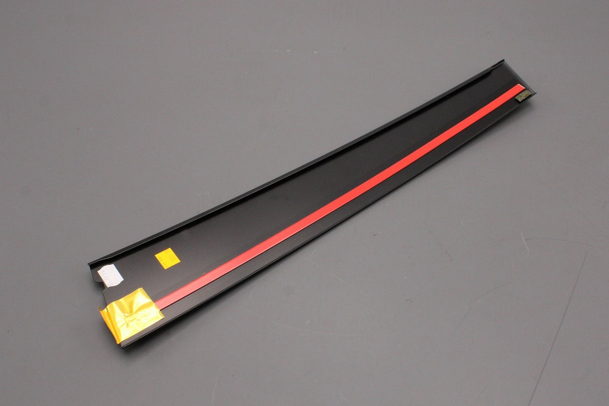 Land Rover Discovery 4 2010-2016 exterior b-pillar trim (right) LR016336