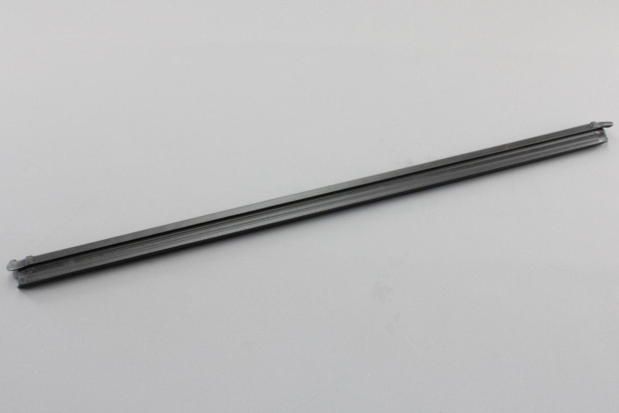 VW Golf MK6 2009-13 5 Door front right inner window seal 5K4837480B5AP