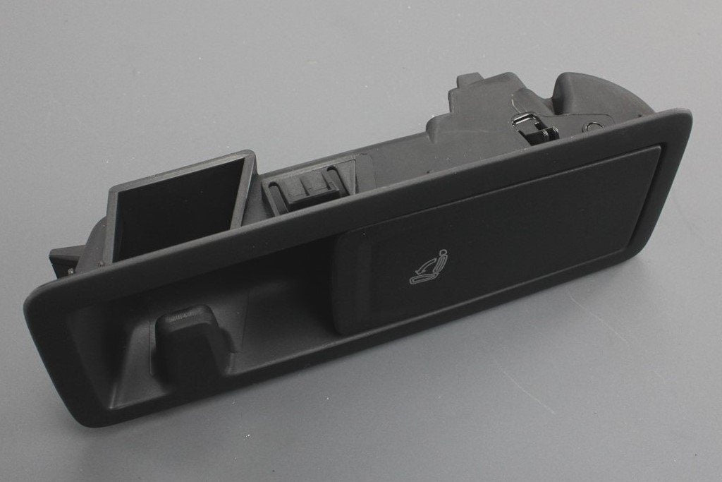 VW Golf estate Passat rear seat release handle (right) 5G0885671G ECZ