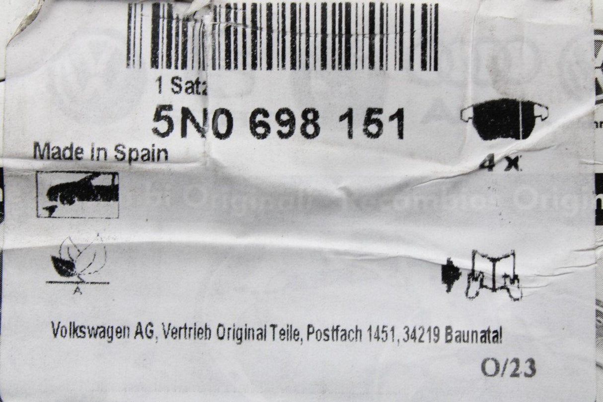 VW Tiguan Audi Q3 front disc brake pads with wear indicator 5N0698151