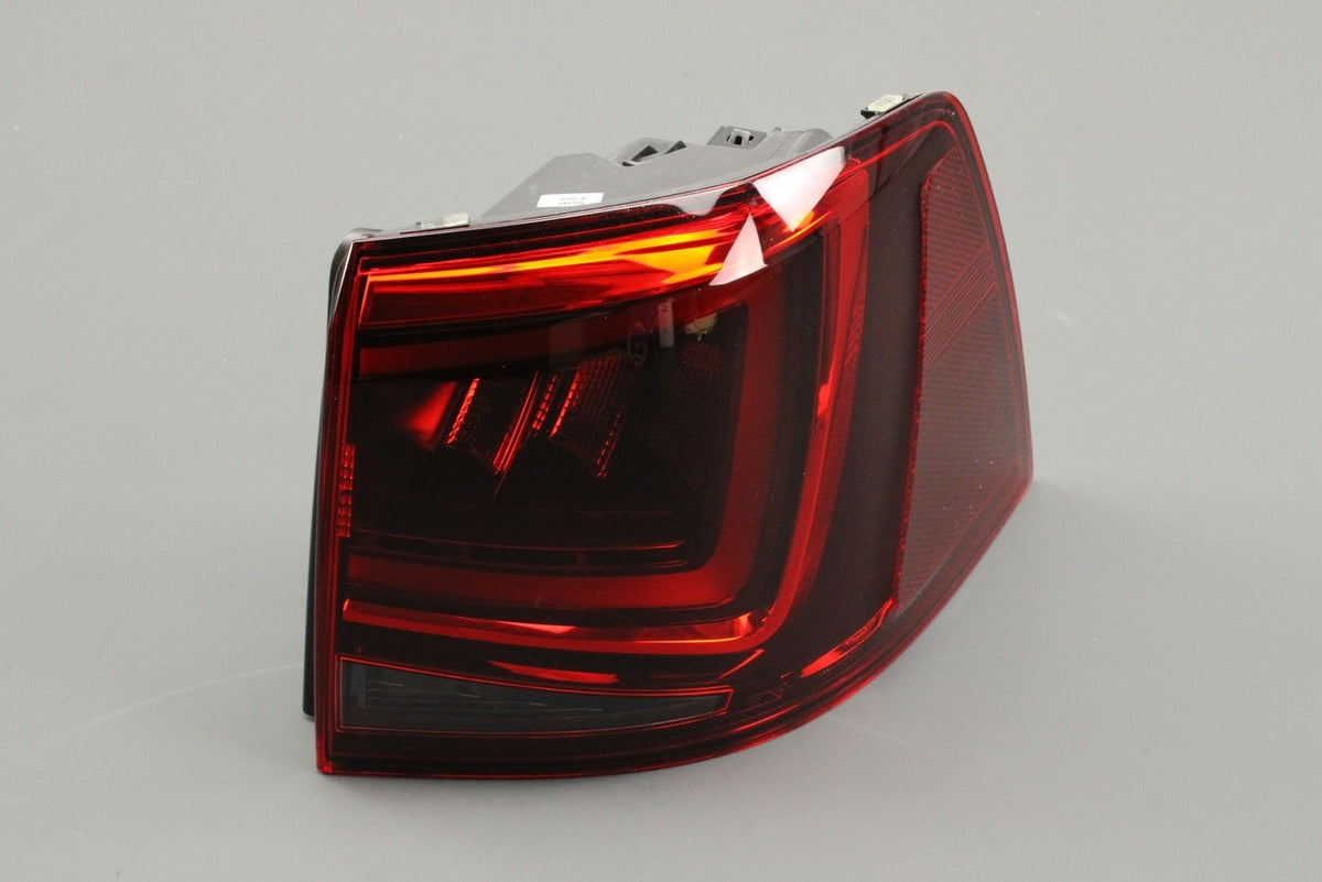 SEAT Alhambra 2016-on LED tail light (outer right) 7N5945208, view 1
