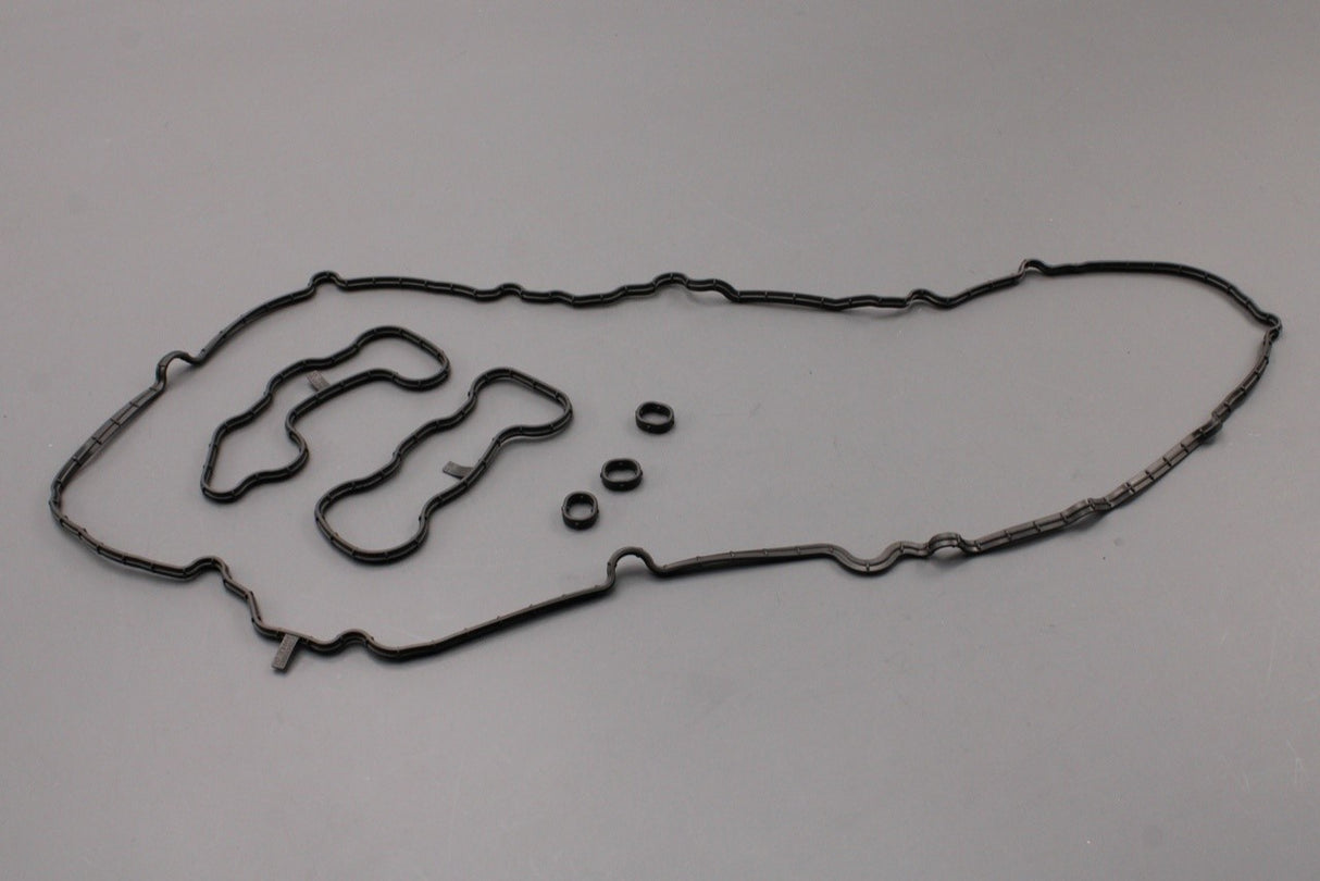 Land Rover & Range Rover 4.4L V8 rocker cover gasket (right) LR158770