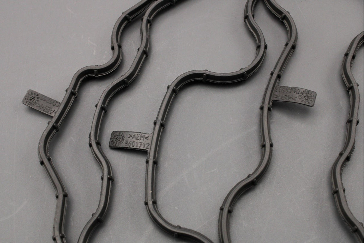 Land Rover & Range Rover 4.4L V8 rocker cover gasket (right) LR158770