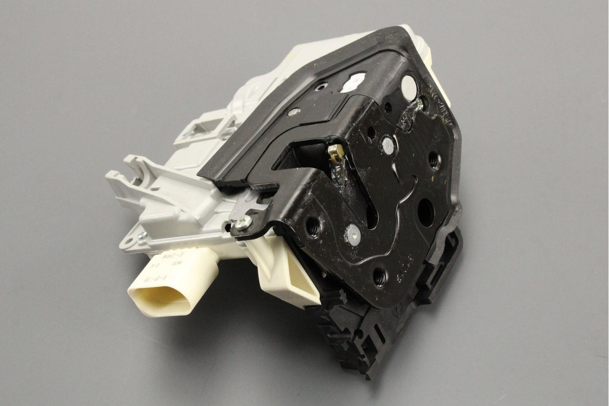 VW Passat Skoda Superb SEAT 06-15 RHD door lock (front right) 3C2837016A