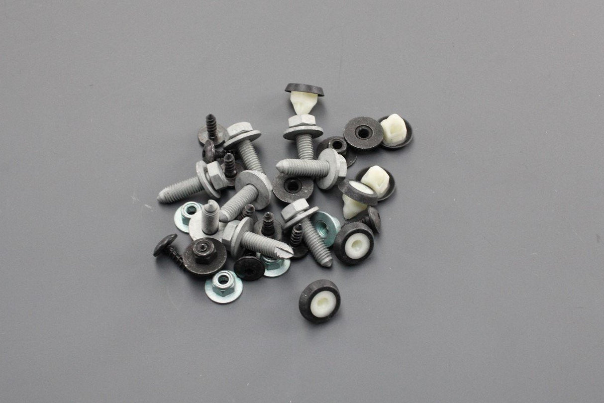 Audi Q2 2017-on bumper attachment fixings set (rear) 81A098627
