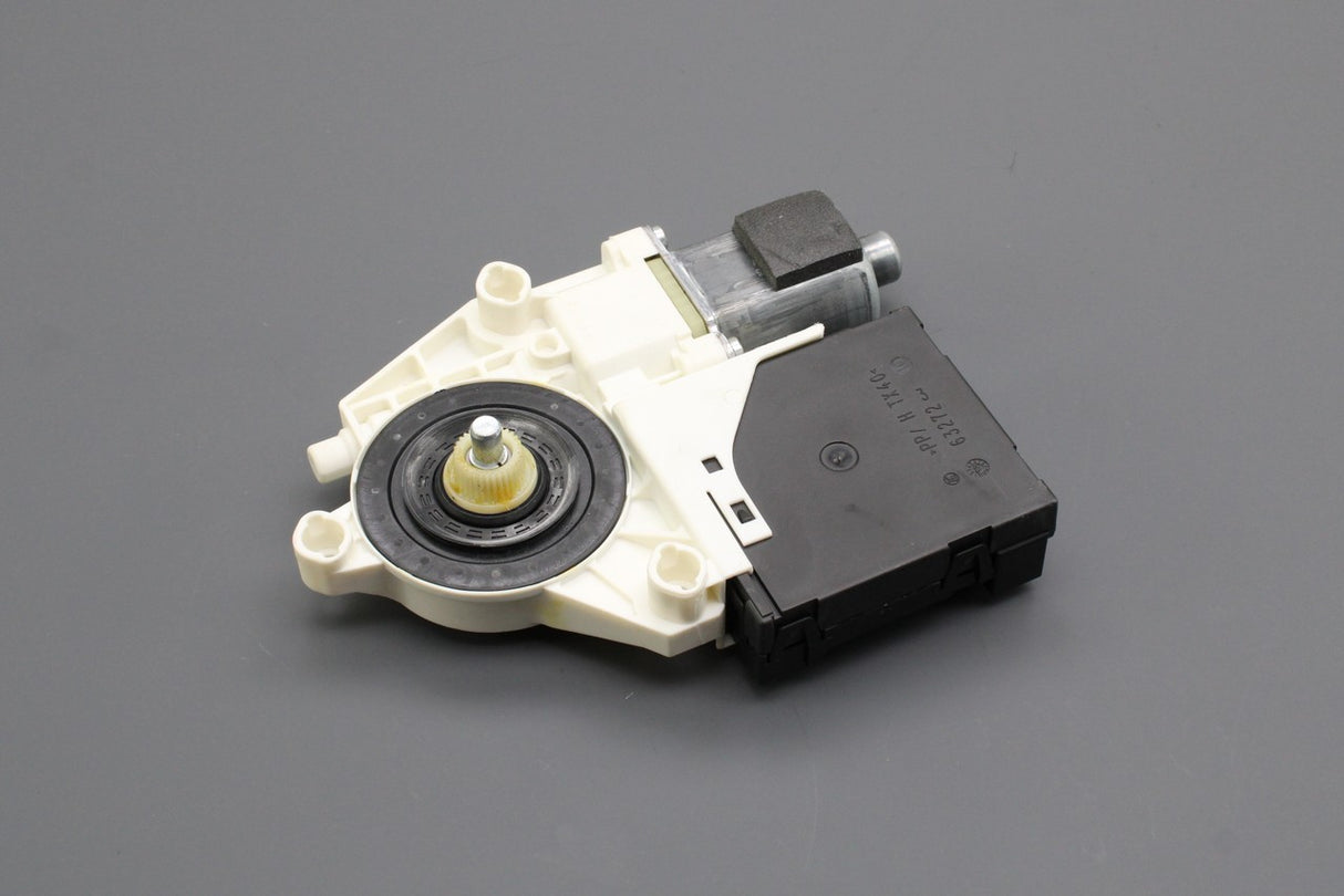 Audi A3 2004-2007 front window motor (passenger) 8P0959802G