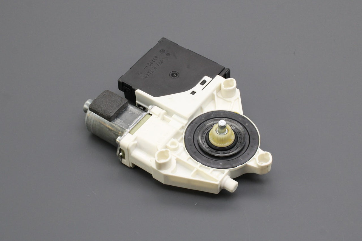 Audi A3 2004-2007 front window motor (passenger) 8P0959802G