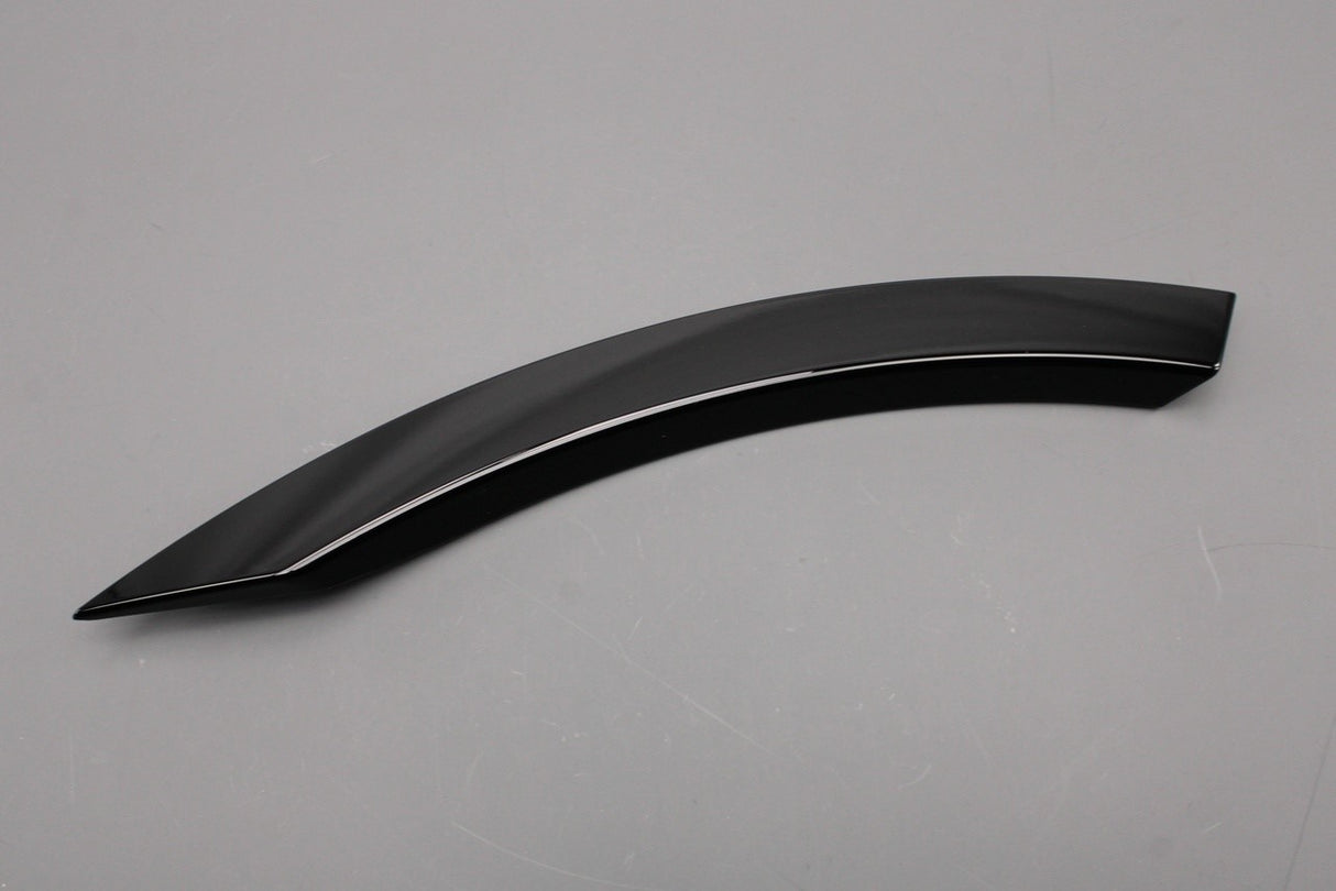 Land Rover Discovery 5 L462 17-on wheel arch trim (rear right) LR117001