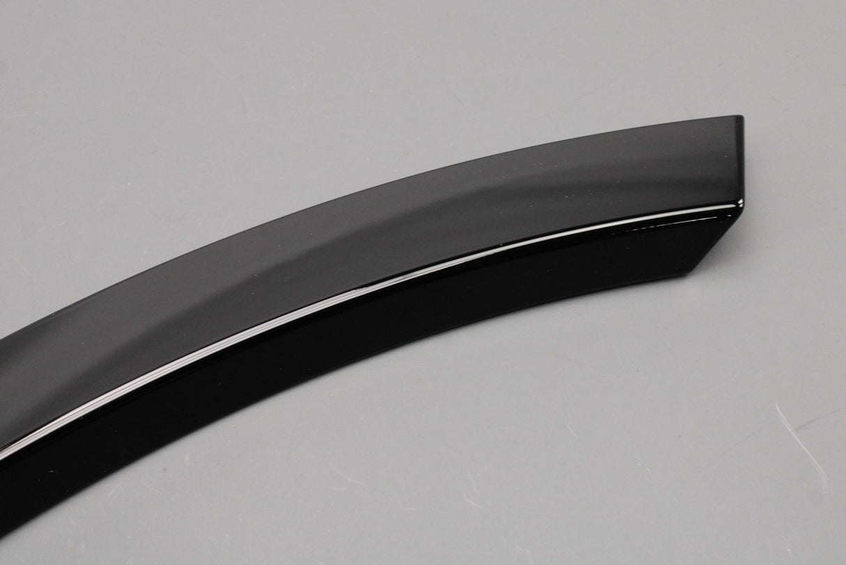 Land Rover Discovery 5 L462 17-on wheel arch trim (rear right) LR117001
