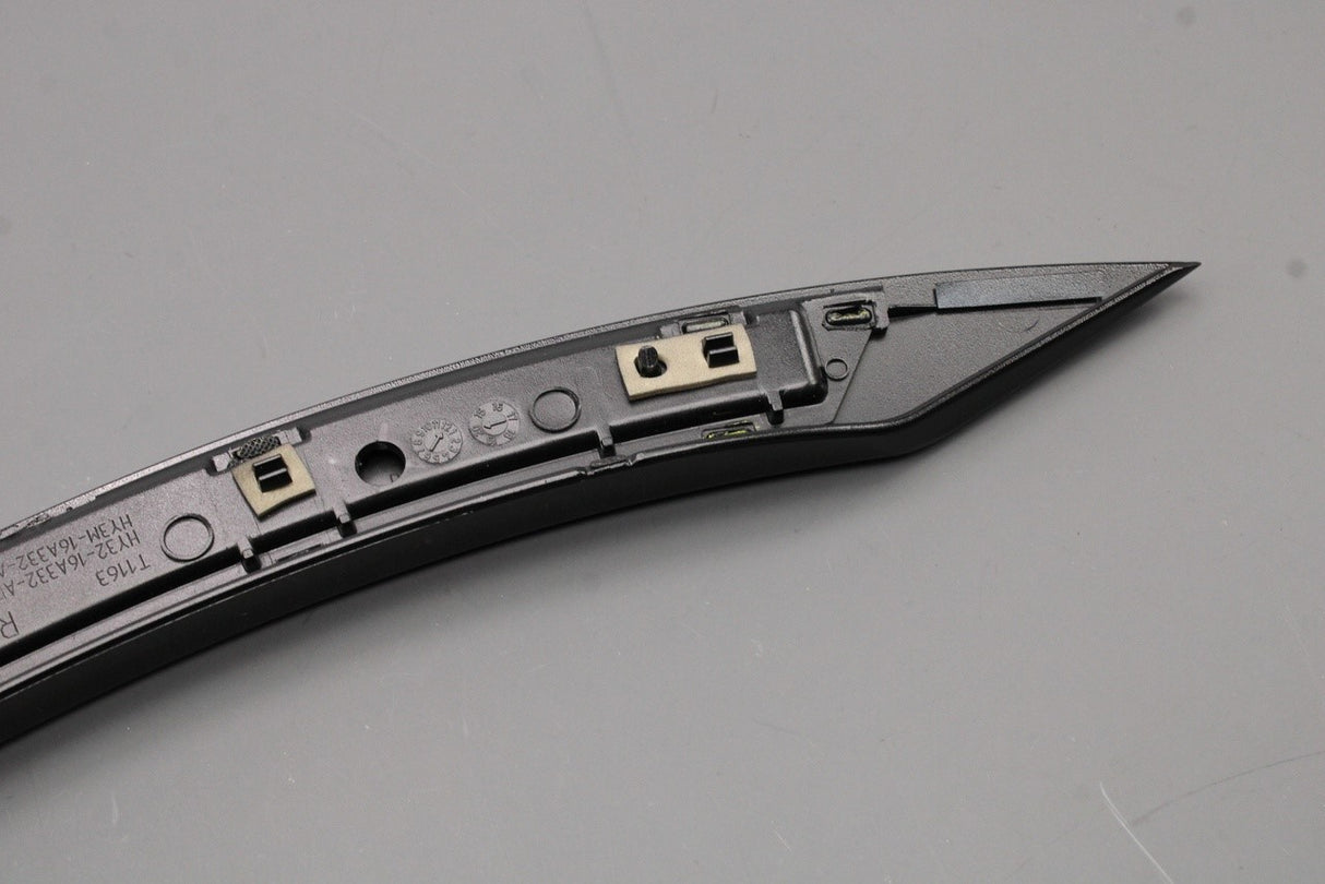 Land Rover Discovery 5 L462 17-on wheel arch trim (rear right) LR117001