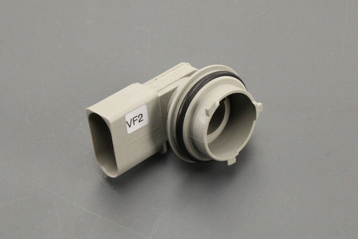 VW Beetle 1999-2010 taillight bulb holder (3 pin) 7D0953123A, view 1