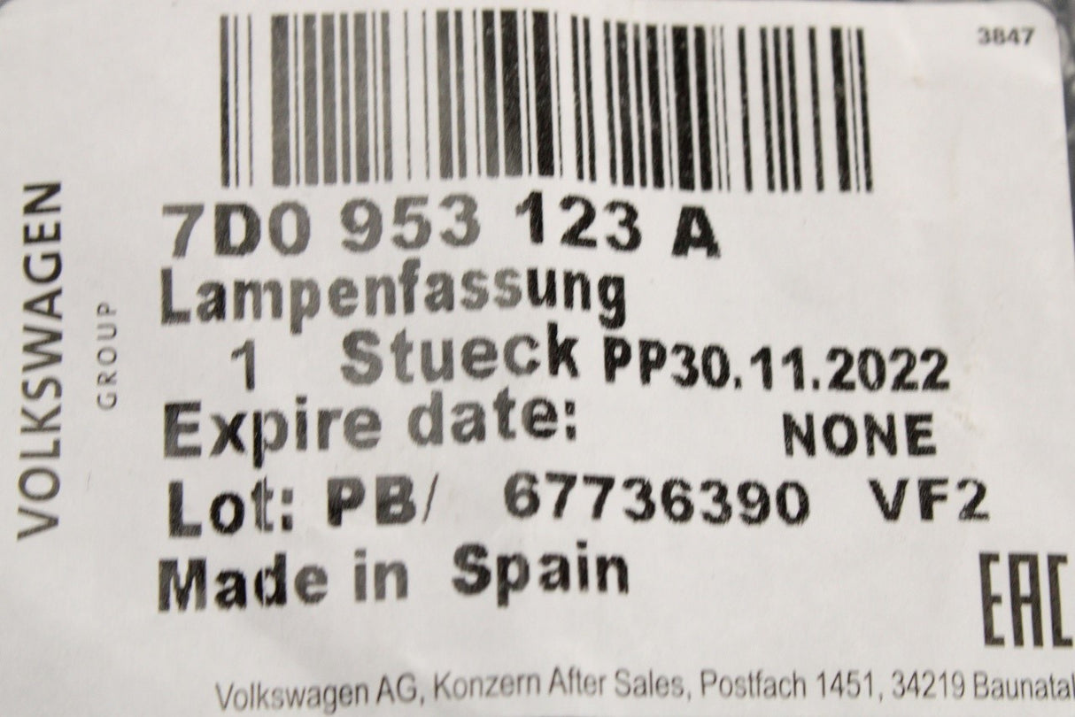VW Beetle 1999-2010 taillight bulb holder (3 pin) 7D0953123A