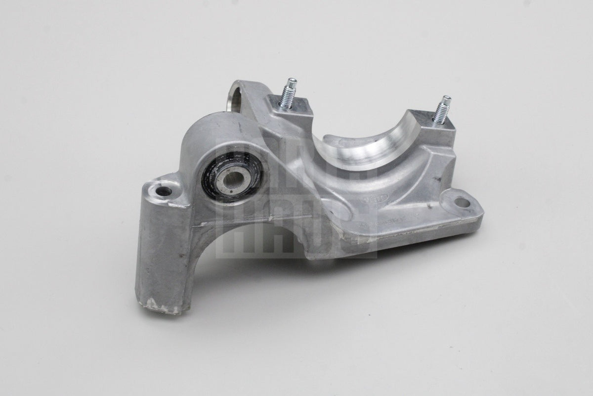 Land Rover Discovery Sport 2015-on front driveshaft bracket LR105649