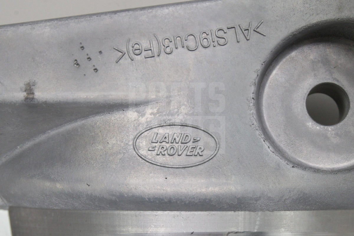 Land Rover Discovery Sport 2015-on front driveshaft bracket LR105649