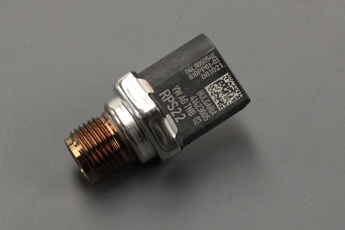 VW Touareg Audi A1 Skoda SEAT fuel rail pressure sensor (TDI) 04L906054E, view 1