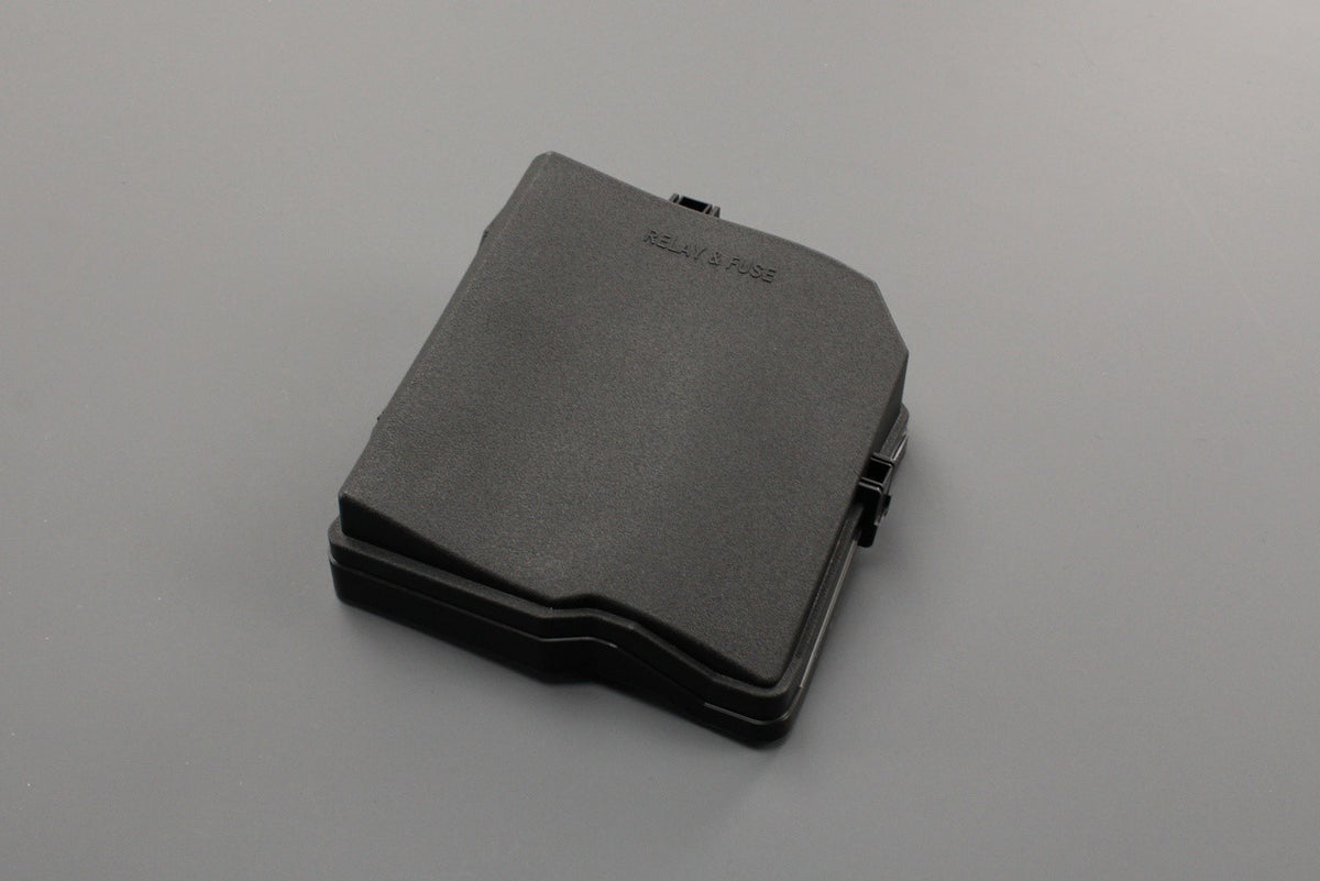 Toyota Yaris 2020-on relay block cover (upper section) 82662-0D760, view 1