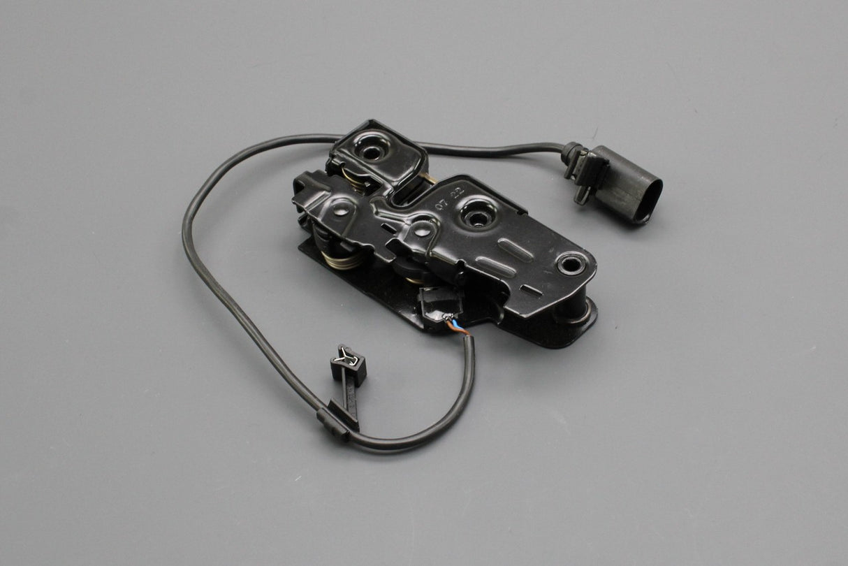 Audi A4 S4 RS4 A5 Q5 R8 07-16 bonnet lock with microswitch 8K0823509G