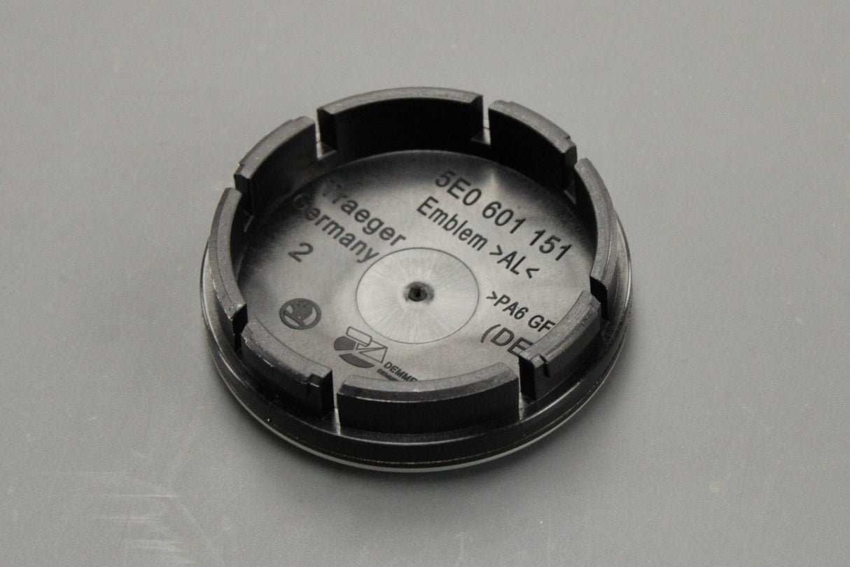 Skoda Citigo Octavia Superb alloy wheel centre cap (x1) 5E0601151 FOD