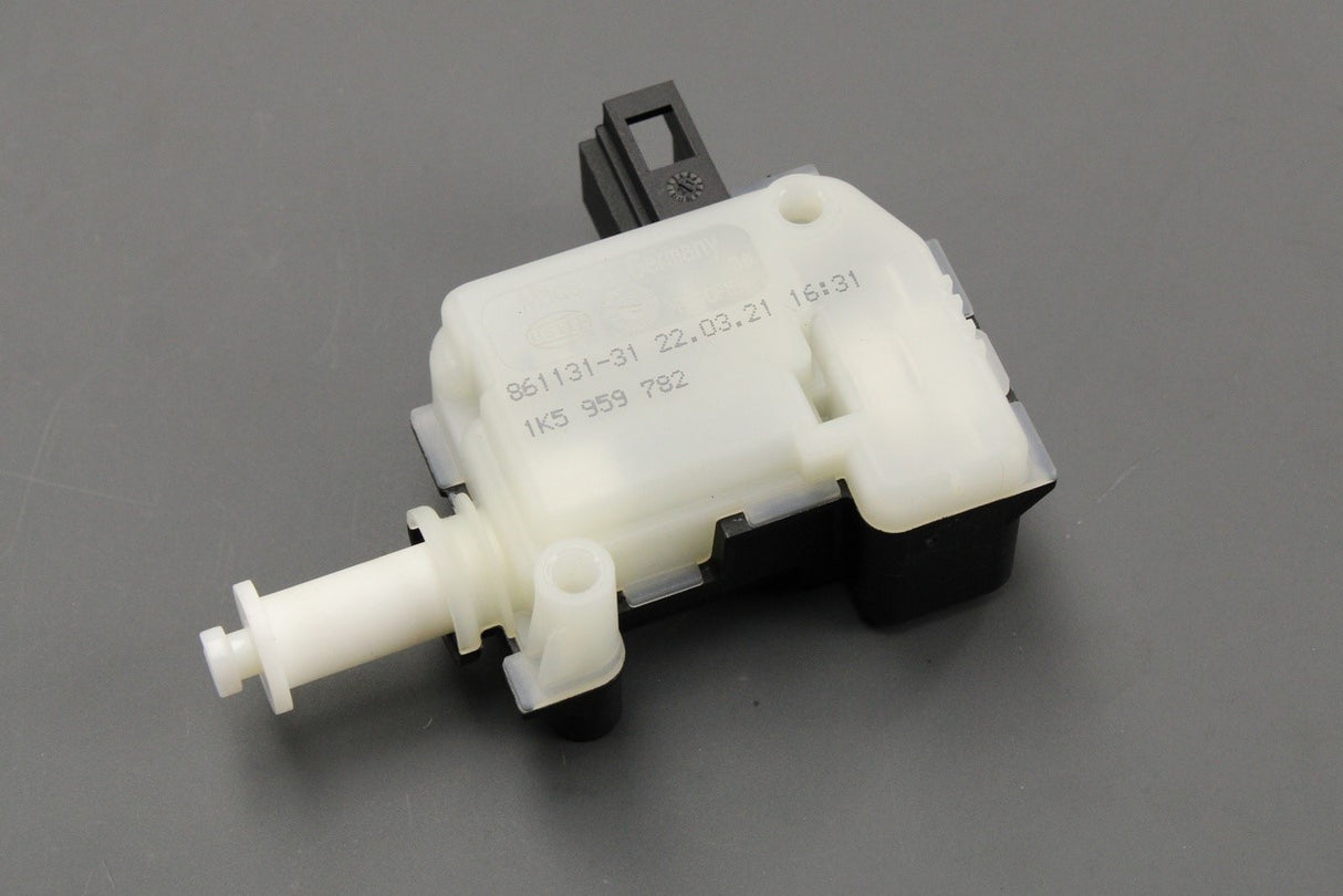 VW Passat B5.1 Audi TT Skoda fuel filler flap door actuator 1K5959782