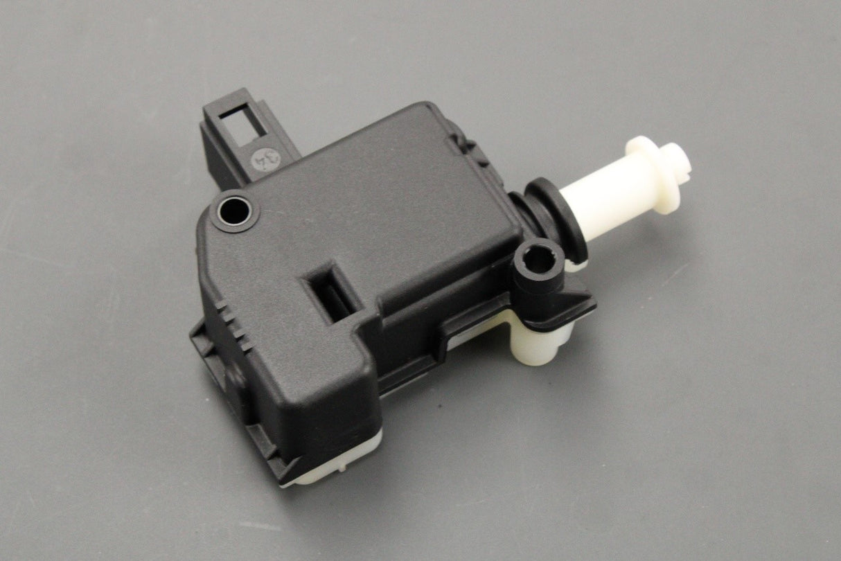 VW Passat B5.1 Audi TT Skoda fuel filler flap door actuator 1K5959782