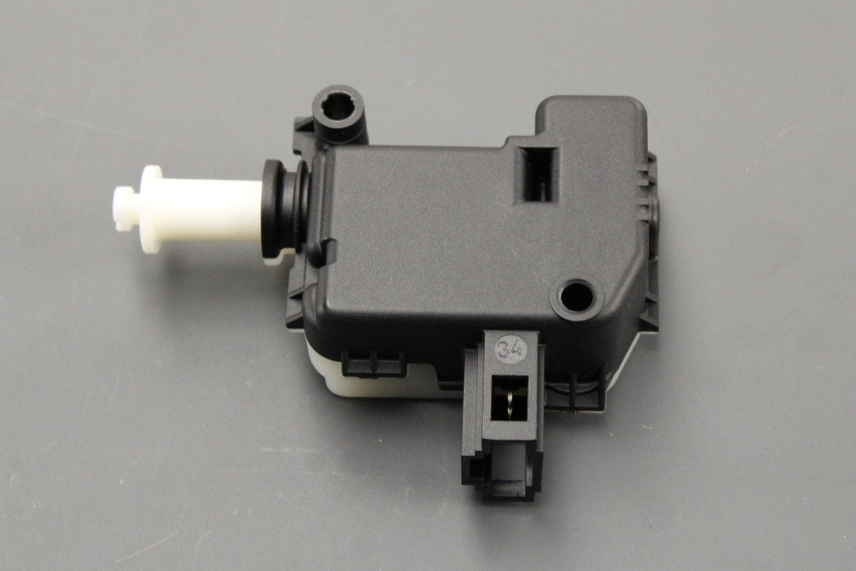 VW Passat B5.1 Audi TT Skoda fuel filler flap door actuator 1K5959782