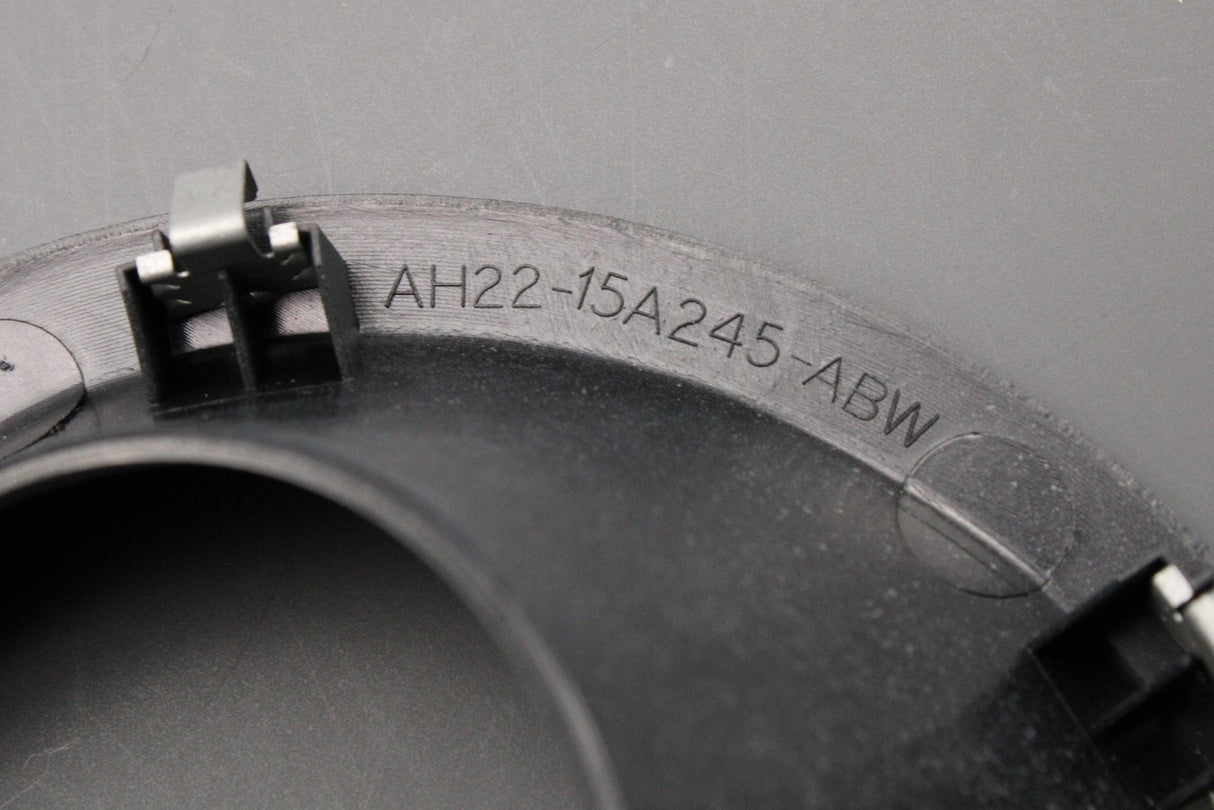 Land Rover Discovery 4 2010-2016 fog light bezel (right) LR015462