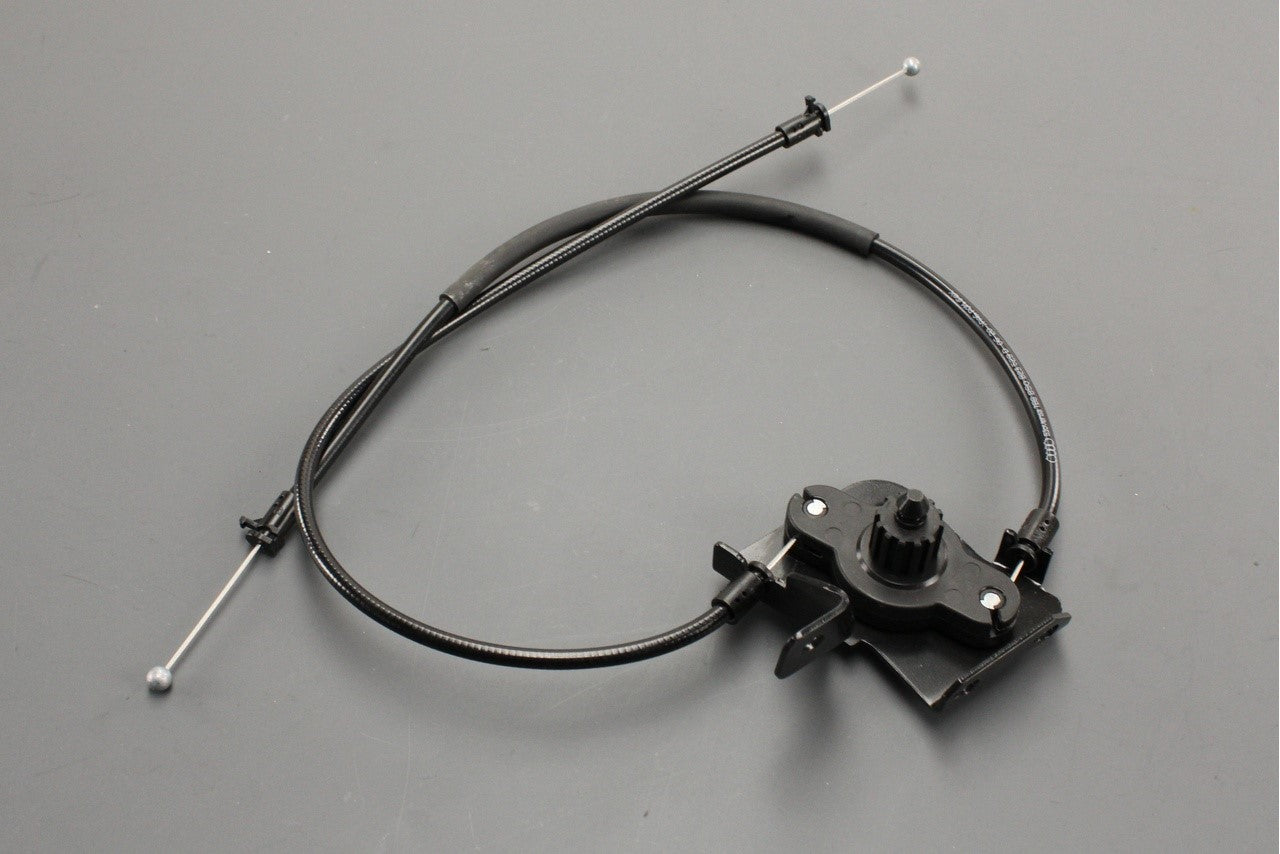 Audi TT TTS TTRS 8S 15-on bonnet lock release cable (centre