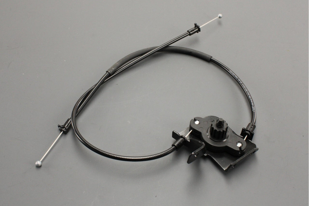 Audi TT TTS TTRS 8S 15-on bonnet lock release cable (centre) 8S0823529D