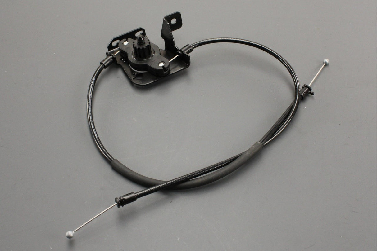 Audi TT TTS TTRS 8S 15-on bonnet lock release cable (centre) 8S0823529D