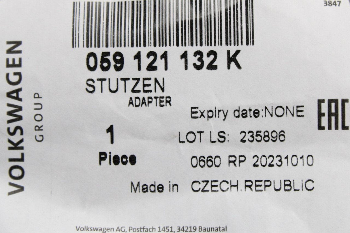 Audi A8 S8 Q7 Q8 2016-on coolant hose connector 059121132K