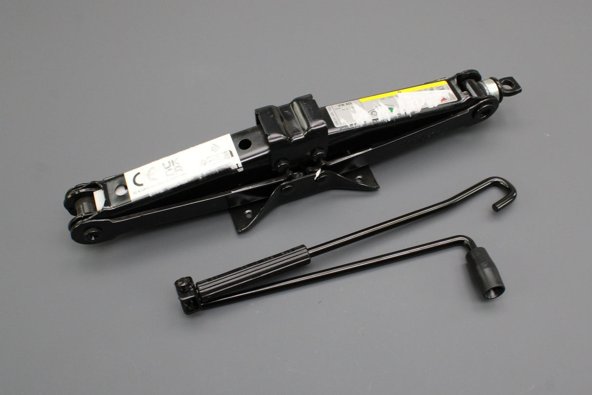 Skoda Kamiq Scala 19-on spare wheel tool kit jack with handle 658011031