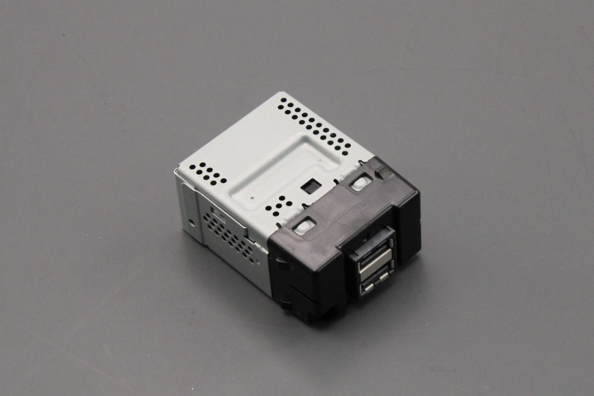 Volvo dual USB port socket interface 31407038